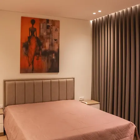 Aka Luxury 1 *